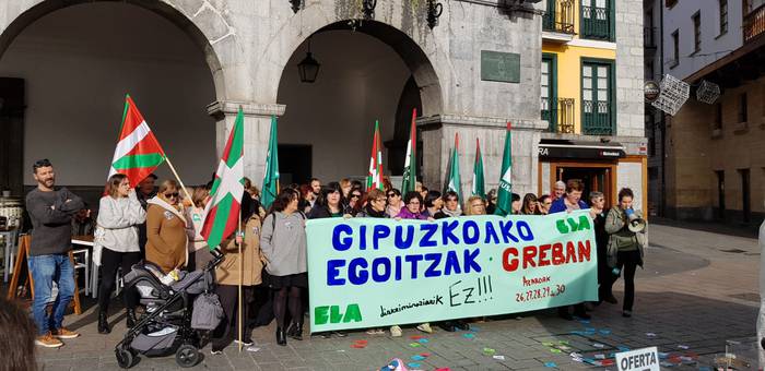 Adinekoen egoitzetako langileen borrokak ez du etenik