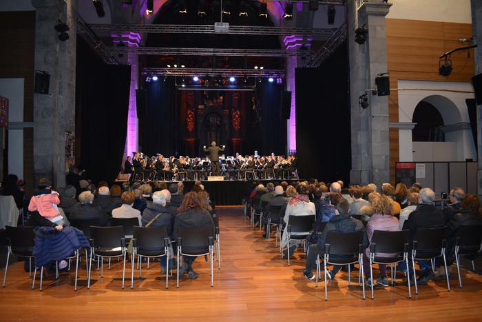 Jende ugari bildu da Musika Bandaren Errege eguneko kontzertuan