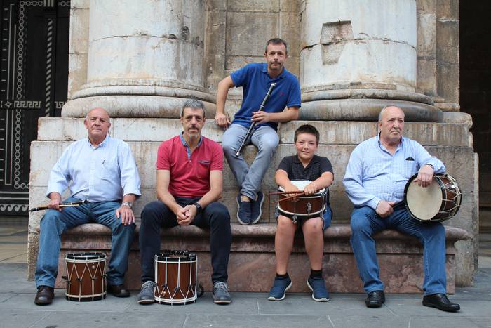 40 urte, herria alaitzen