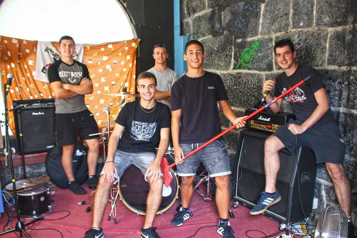 Istilu taldea: "Indartsu ikusten dugu street punk-Oi! musika gazteen artean"