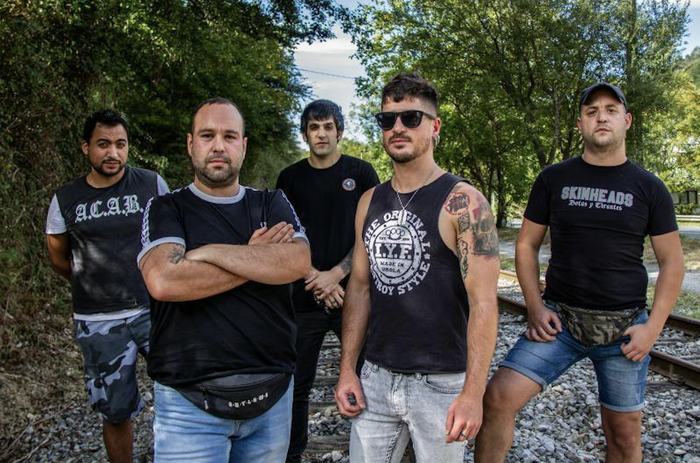Elkartasunez itzuli dira musikara