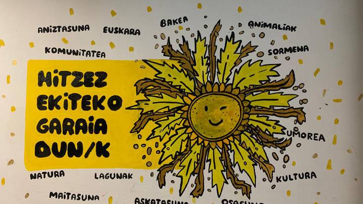 Euskaraldiarekin bat eginez eguzkilorea margotu dute ikastetxeetako ikasleek