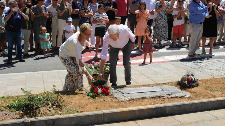 Joanes Antxieta zirenei omenaldia eginda, San Joan egunean murgilduta dira urrestildarrak