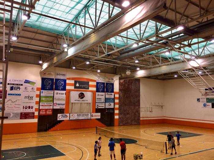 Kiroldegiko teilatua konpontzeko lanei ekingo diete astelehenean