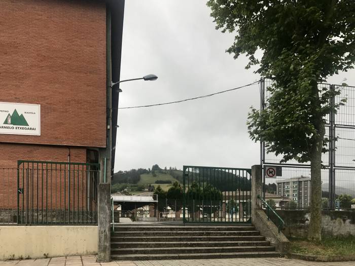Karmelo Etxegarai Ikastolaren Perdillegiko eraikinaren sarrera irisgarri bilakatzeko lehiaketa publikoa jarri dute martxan