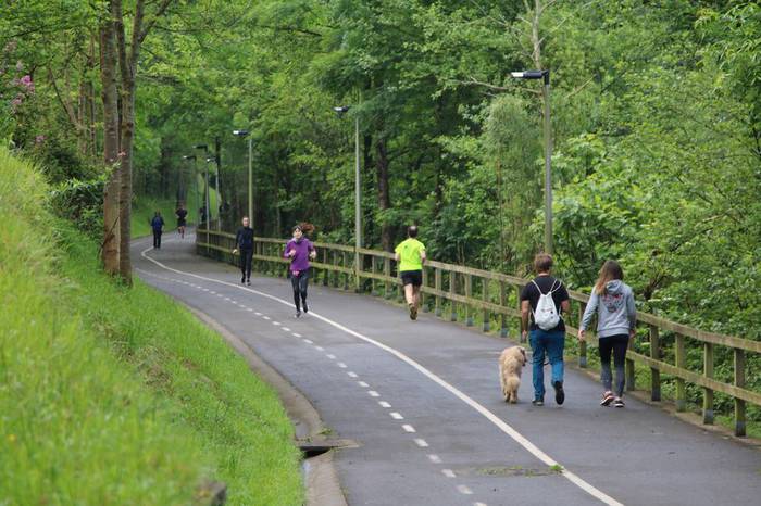Paseoak taldean eta kirola lagunduta egiteko aukera izango da bihartik aurrera