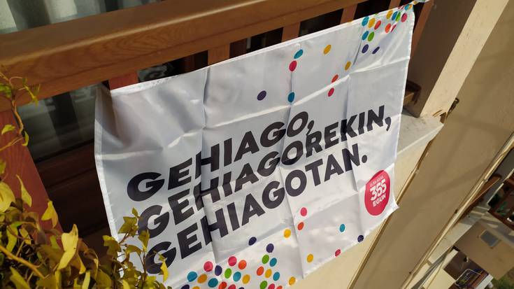 Azpeitiko Udal Euskaltegian ere eskura daitezke Euskaraldiaren banderatxoak